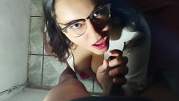 Fuck Face - Nerd Vagabunda Tendo A Boca Fodida e Recebendo Porra Na Cara