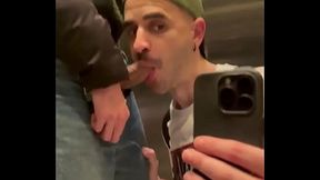 Mamadota en el ascensor