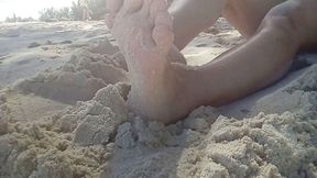 Foot fetish on the beach