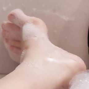 My pretty feet in the bathtub