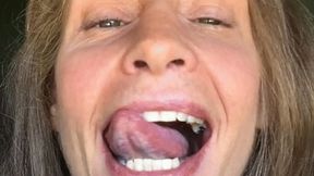 LONG POINTY FLICKERING TONGUE