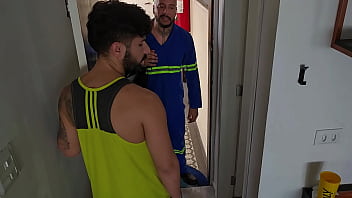 T&Eacute_CNICO DA NET: BOQUETE E UM COPO DE &Aacute_GUA