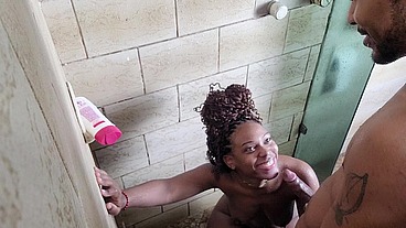 Joao O Safado no banho com a Negona Gostosa da Nicoly Carioca