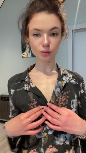 Amateur babe showcases her tempting tits in a homemade video