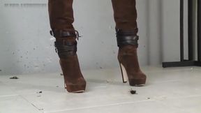 Jocelyn crushes roaches in her sexy boots!