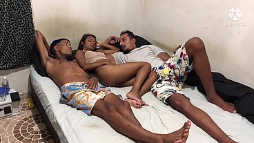 Suruba na madrugada com a ninfeta