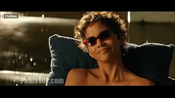 Halle Berry -