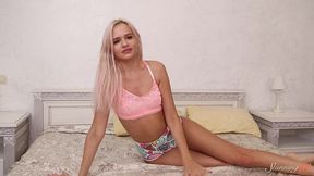 red-hot body teen novella night plays with her pussy & butthole!