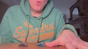 Mommabears super Micro Cities under her toenail 4K