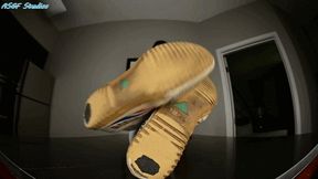 Brat 's sneakers are muggy inside! Feel the heat on your face!? - MP4