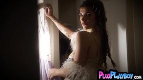ari kytsya porn preview frame 6 - Curvy big-titted teen shows off her assets in lingerie