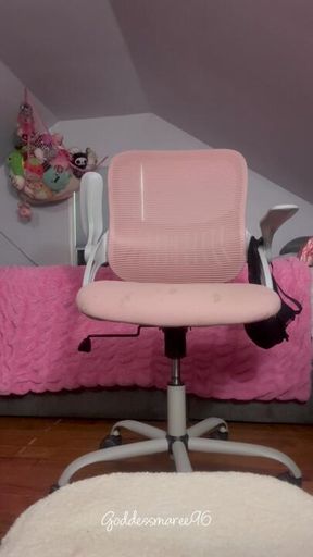 You only deserve the scraps I give you. Amazing dirty feet humiliation video ! (Some spit )