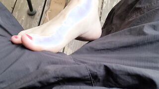 Outdoors Toejob inside Leggings