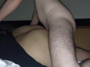 Acabo Dentro de Embarazada de 5 Meses Mientras Ella se Recuesta en la Cama, Acercamiento a Vagina