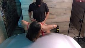 O UBER ME LEVOU PARA O DRIVE IN FEZ EU AJOELHAR E CAIR DE BOCA NA SUA PICA IMENSA E DEPOIS SOCOU FUNDO NO MEU CUZINHO