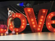 Beauty tranny on de subway