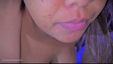 Apertadinha e gostosa minha prima geme muito quando eu como a bucetinha dela, implorando pra eu n&atilde_o gozar dentro mas eu gozo na barriga delae ela fica chateada porque queria beber minha porra