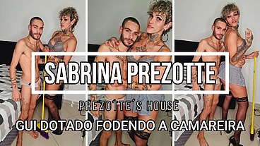 Hoje a Camareira Sabrina Prezotte foi organizar o quarto do hóspede e acabou levando muita pica.