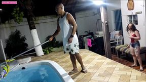 O limpador de piscina eu deixei ele comer minha bunda com um pau grande