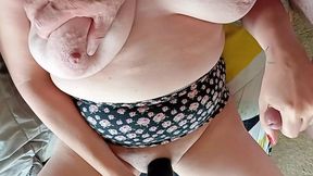 Mature wife masterbate with big vibrator on her big wet pussy