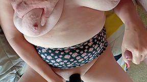 Mature wife masterbate with big vibrator on her big wet pussy