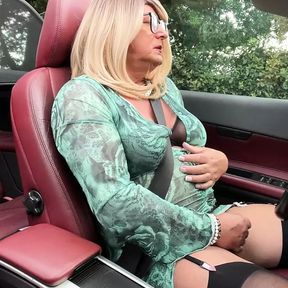 Amateur crossdresser Kellycd2022 sexy milf enjoying an evening drive out in sexy dress and black stockings and heels