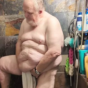 DavidBigBottom taking a shower