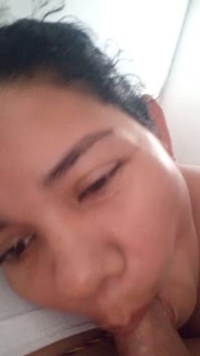 Tomando lechita nutritiva garganta profunda