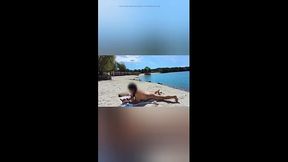 Naked babe narrowly avoids getting caught on the beach