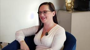 ”Mia, 33, wants the whole thing!”