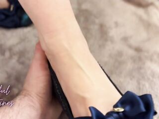 Creampie Stepmom whilst this babe takes a work call