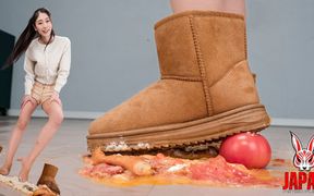 An Komatsu Crushes Your Dinner in Boots and Rubs It Like It's Your Face!