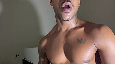 Gozei gostoso e no final tomei todo meu mijo
