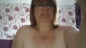 This four eyed granny is rubbing her fat pussy like crazy