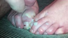 JERK OVER NATURAL RAW TOES - FULL HD