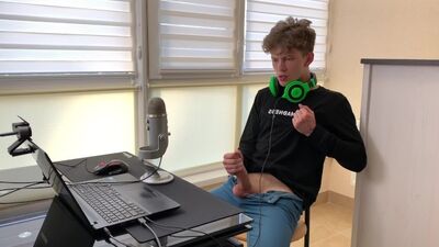 Young Streamer on Twitch jerking off after stream /Big Dick / Monster cock
