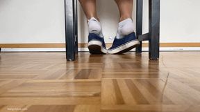 SHOEPLAY WITH SNEAKERS UNDER THE CHAIR - MOV HD