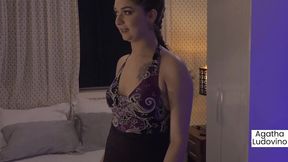 contratei uma personal stylist para me ajudar a me vestir e ela acabou tirando minha roupa