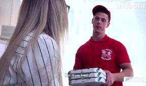 Seductive Delivery Encounter with Monika Phamous - LETSDOEIT