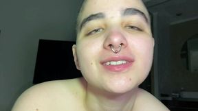 jovem fa de porno convida o seu vizinho e faz um oral chupando o cu