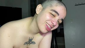 jovem fa de porno convida o seu vizinho e faz um oral chupando o cu