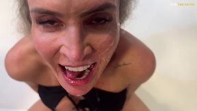 loira milf tem seu cu e sua buceta fodidas pelo fotografo, come ele numa inversao gostosa e termina com a cara gozada