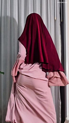 Dancing in my new hijab and abaya! 🧕🏻