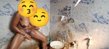 Neighbours Bhabhi Capture Secret Bath and Masterbating with Carrot....pani Nikal Gaye...squirting Orgasm