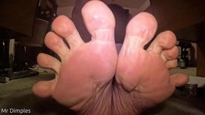 worship my feet while i game!