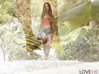 ”Eliza wants Cum on Her Feet”