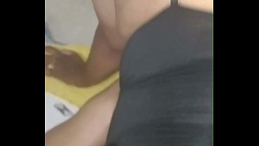 Extremamente dotado cutucando meu &uacute_tero do lado do corno