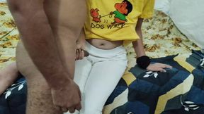 Sonia ne apne chacha ko nanga nahta huye dekh liye or uska baad chacha ne bhatije ko khoob peela