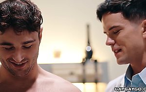 Dakota cant help but fuck his next patient Michaeln