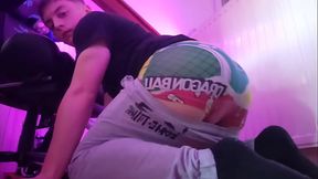 I expose my ass in front of the camera